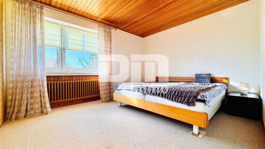 Barrierearme Terrassenwohnung mit Schwimm / Spa-Saunabereich, Garage in gesuchter Lage - Schlafzimmer / Blick auf Terrasse